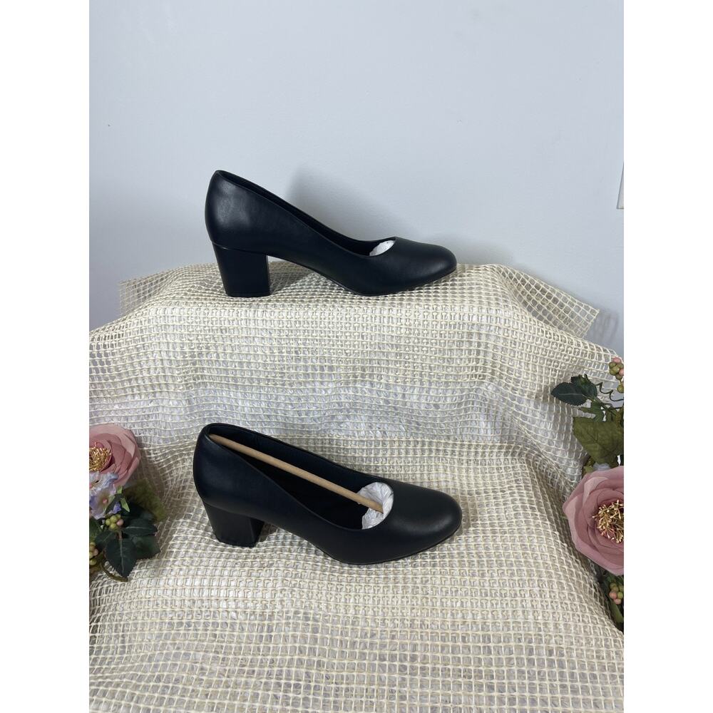 Dream Paris Court Shoes Women's Size 9 Black Pointed‎ Toe Corporate Sleek Modest